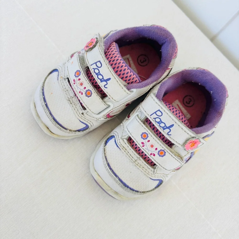 Vintage Winnie the Pooh Disney Floral Tennis Shoes Sneakers, Size 3